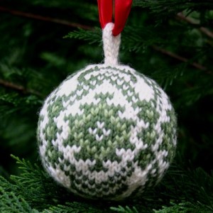 Christmas ball free knitting pattern by Mary Ann Stephens